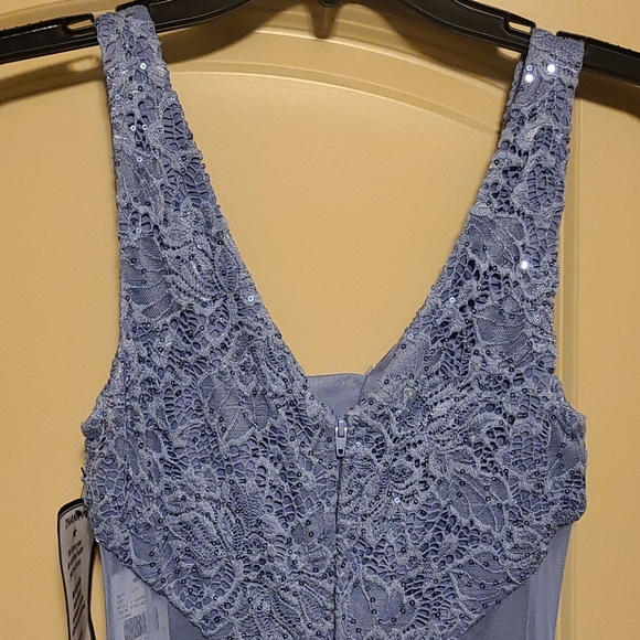 Blue gown - Picture 5 of 8